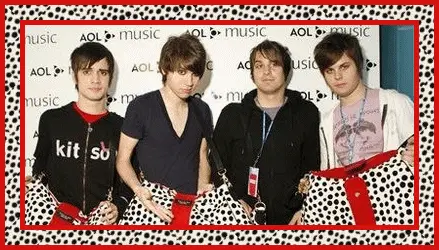 Panic! At The Disco - kikin Panic!.gif